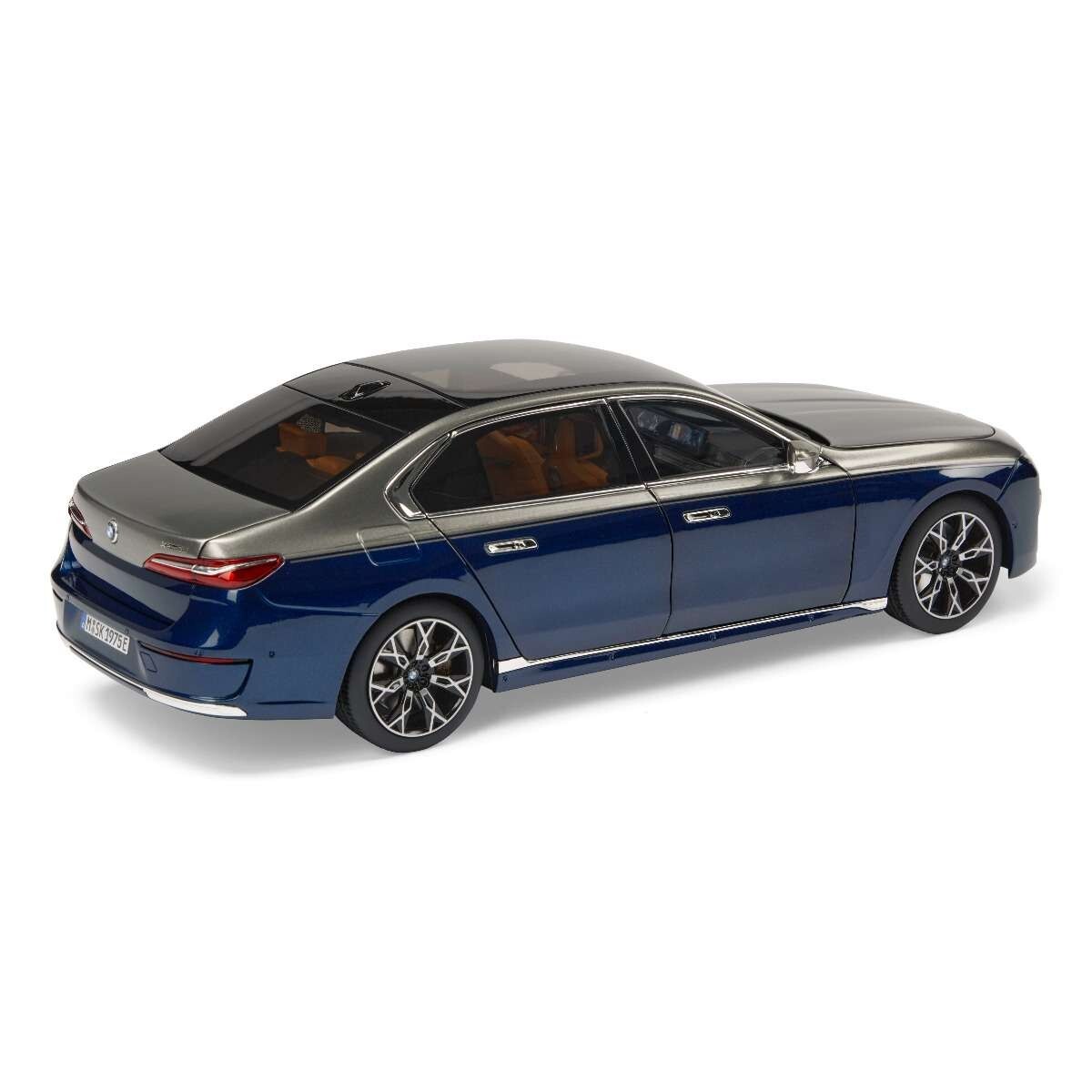 1/18 Genuine BMW G70 7 Series i7 Xdrive60 2023 Blue Silver Diecast