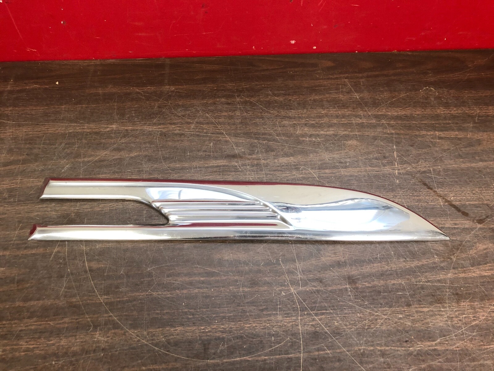 1952 PONTIAC CHIEFTAIN LH FRONT FENDER TRIM NOS 320 