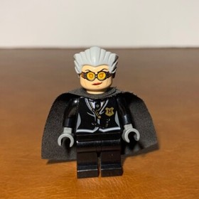 Lego Harry Potter Madame Hooch Minifigure Light Nougat Head hp106 from 2010