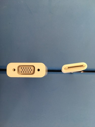 Apple 30-Pin to VGA adapter cable for iPad, iPod, iPhone - Picture 2 of 2
