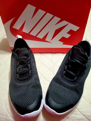 Nike Airmax Max Motion 2 (Size  5 Y equil  to  7 W) Blk/White. Gently Worn w/box