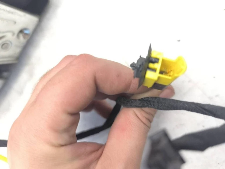 Cerradura puerta delantera derecha mercedes-benz s320 w220 1999 lhd 2207200435 gasolina 165kw Foto 4 de 4