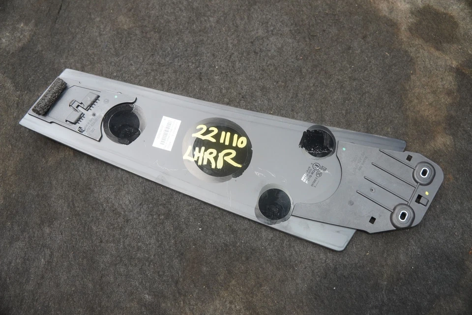 Cuerpo pilar B exterior centro izquierdo moldura lateral 9J1845031A OEM Porsche Taycan 2022 Foto 2 de 3