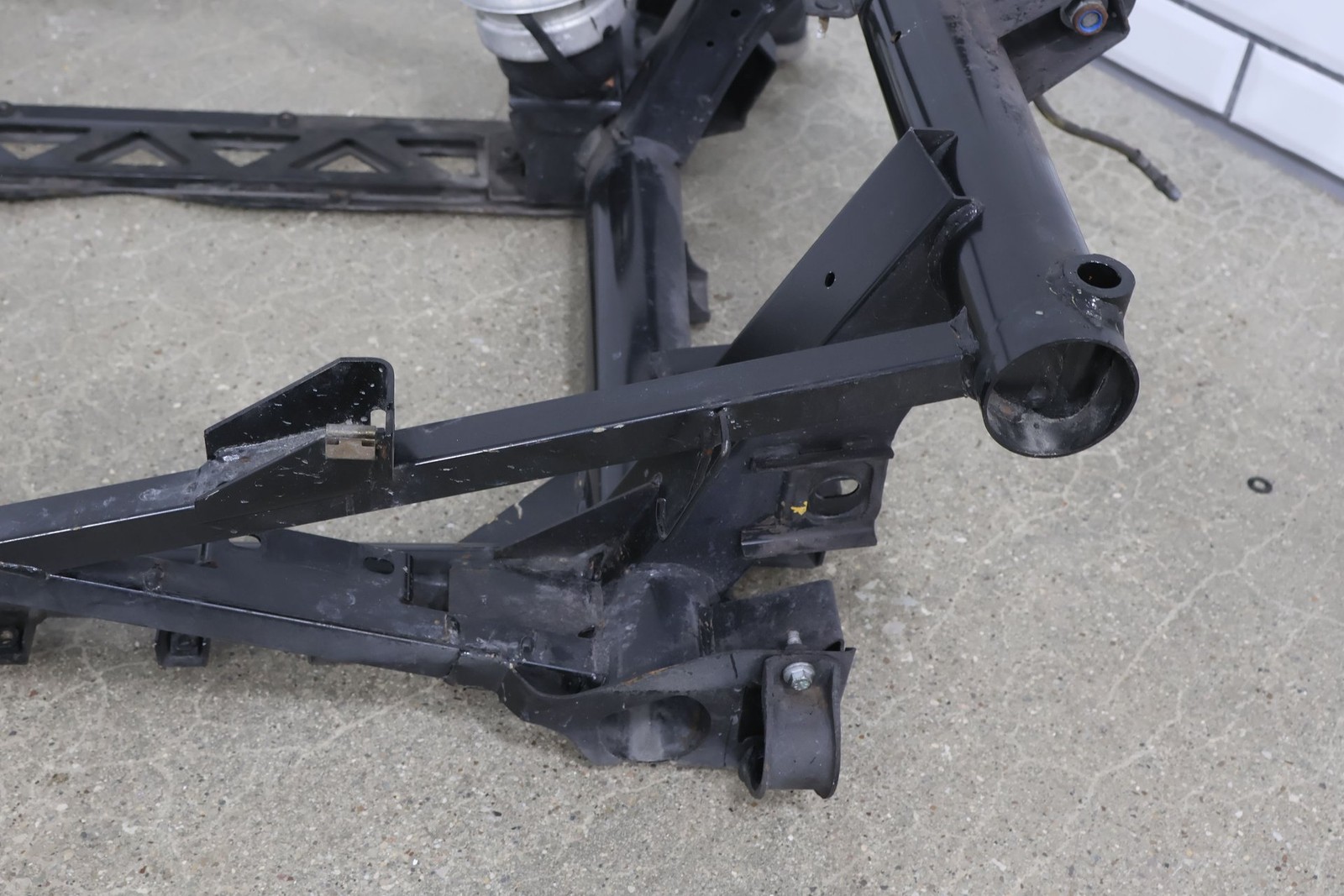Aston Martin Vantage 2010 Rear Crossmember