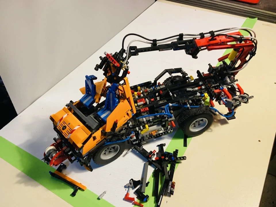 LEGO Technic 8110 Mercedes-Benz Unimog U400 - Bild 4 von 4