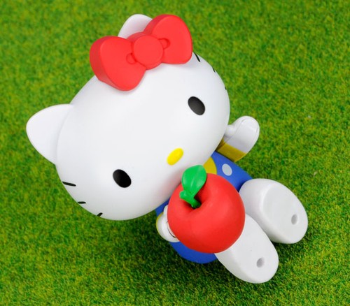 Revoltech Hello Kitty Anime Action Figure Kaiyodo Japan - Photo 2/10