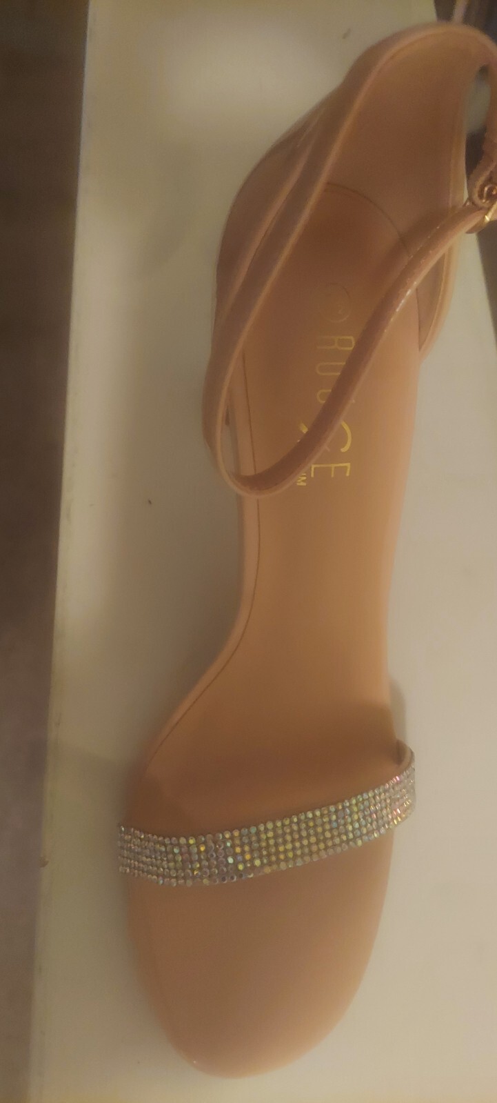 Rogue Womens Size 7.5 High Heel Shoes  