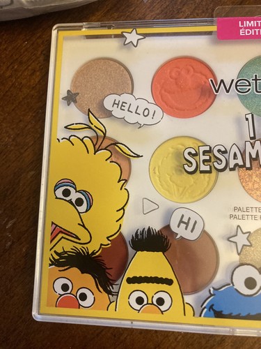 NUEVO Wet n Wild X Sesame Street maquillaje 4 piezas paquete edición limitada - Imagen 2 de 9