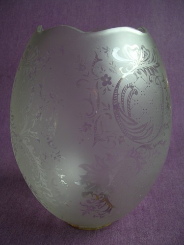 ANCIEN-globe tulipe pour lampe à pétrole-BACCARAT SAINT LOUIS ? - Photo 1/11
