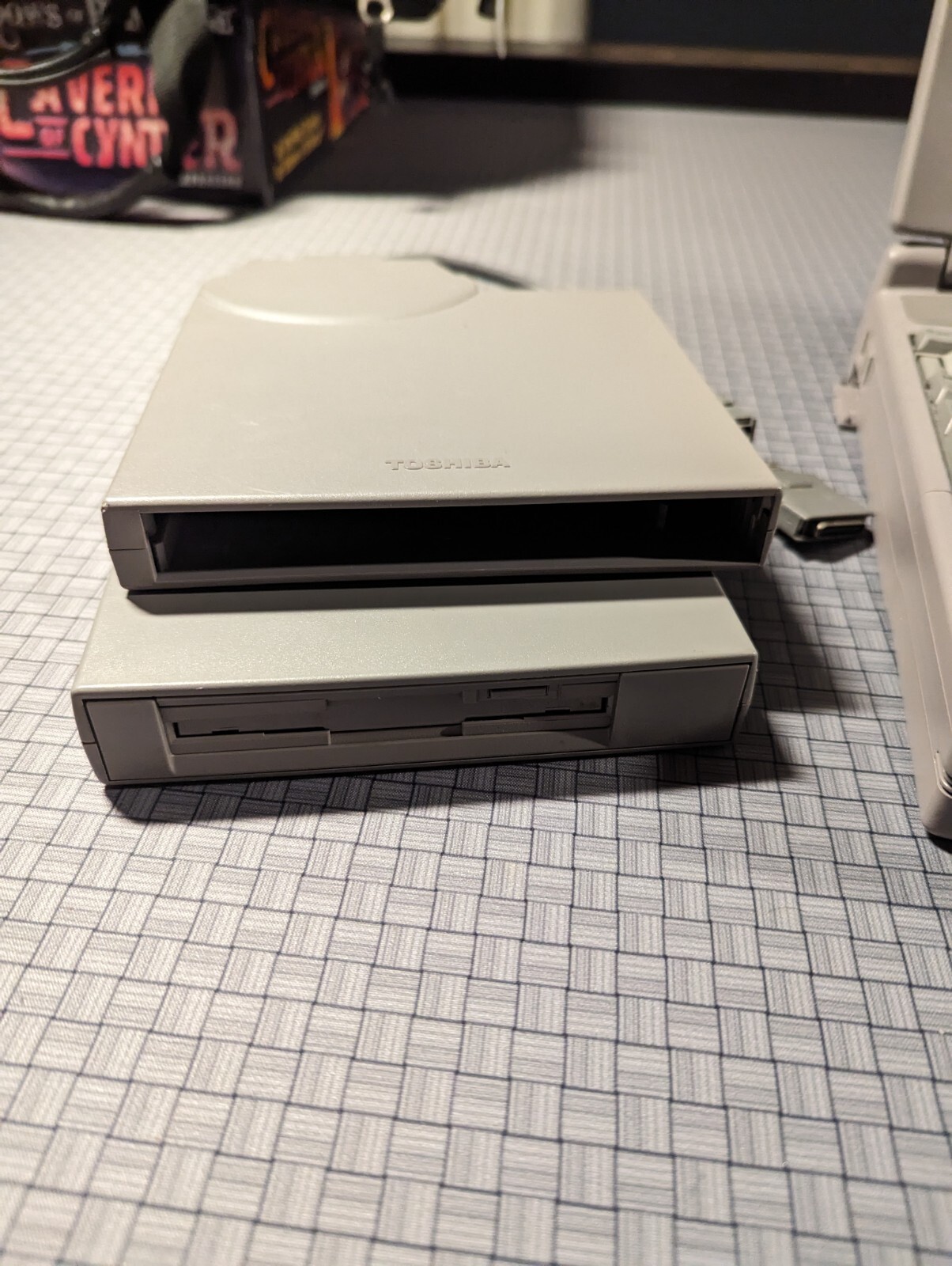 Toshiba Satellite Pro 480CDT 4GB HDD, Win98, 64MB Ram Pentium 233MHz CPU W/ CD - Picture 6 of 9