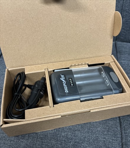 DIGIPOWER TC-U450 Universal Battery Charger. AC and Car Adapter Included. - Picture 5 of 8