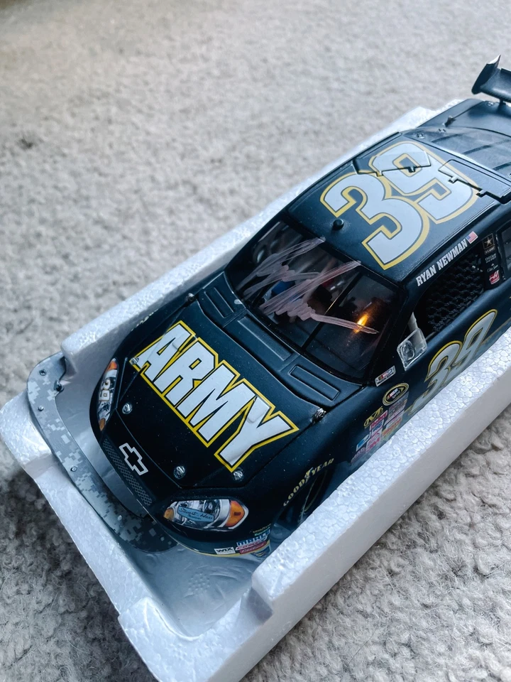 Ryan Newman #39 Action Racing Coleccionables Ejército de Estados Unidos 1:24 Modelo Autografiado Foto 2 de 4