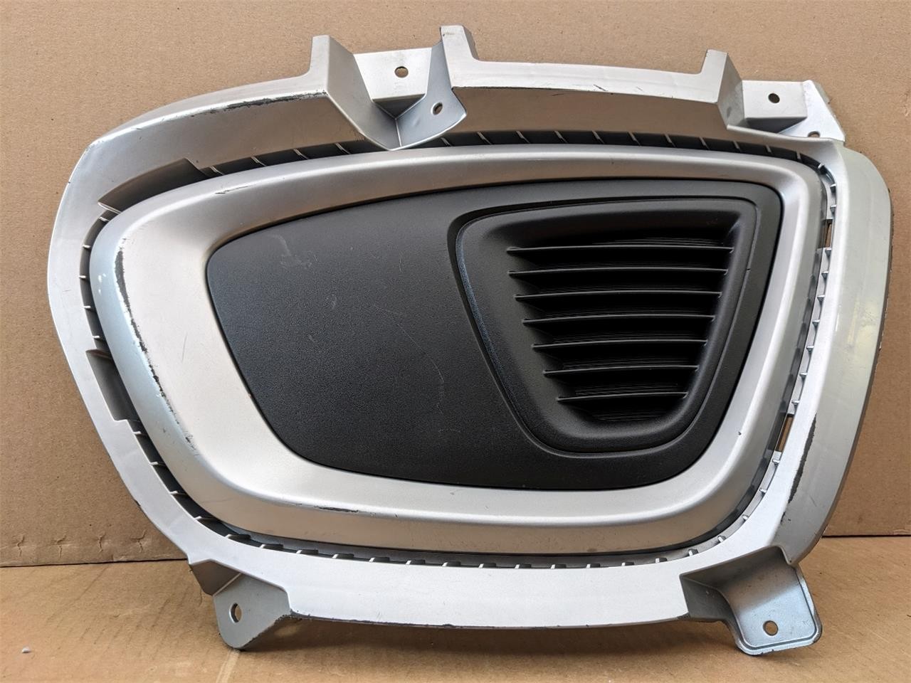 OEM 2016-2018 Kia Sorento LH Left Driver Side Fog Light Lamp Cover Bezel Trim