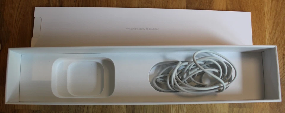 Apple Watch Aluminium. Series 7000 White Sport Band  - Image 3 of 4