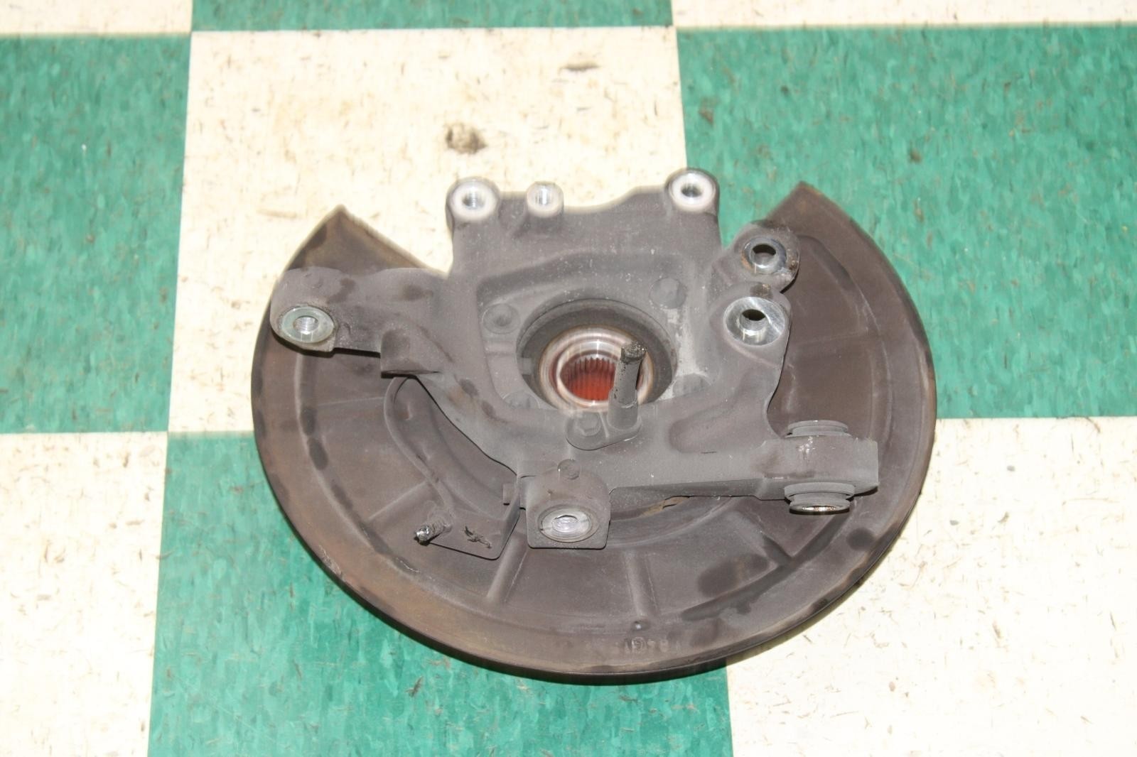 Maserati Ghibli 2014-2022 Rear Left Steering wheel hub