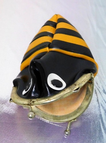 Monedero de colección Bumble Bee Kiss Lock ~ Años 70 Hecho en Hong Kong ~ ¡KITSCHY! - Imagen 3 de 5