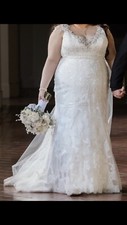Maggie Sottero Elegant Lace White Wedding Gown Size 22.