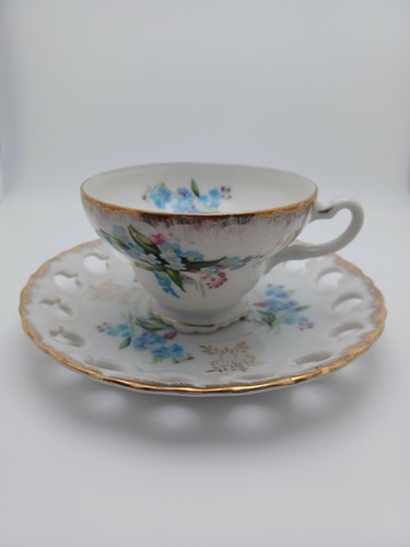 Taza y platillo vintage reticulados con patas azules y blancas pintados a mano Lefton China - Imagen 3 de 9