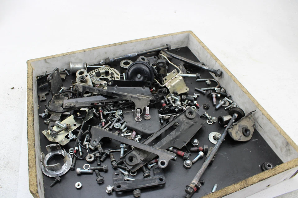 09-25 Kawasaki Vulcan 1700 Vn1700 Vaquero Abs Misceláneos Tornillos de Herrajes Foto 3 de 4