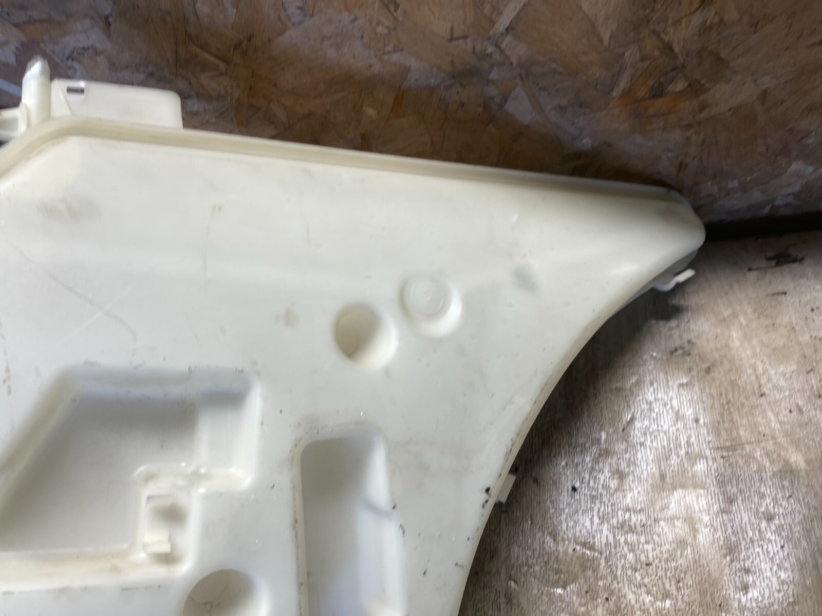 BMW 328I 325I 335I E92 OEM 0713 WINDSHIELD WASHER FLUID RESERVOIR