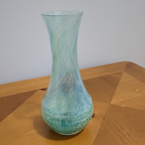Vintage Caithness Glas (?) Knospenvase in Aqua & Weiß Swirl Design 7,5"