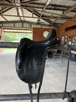 Devoucoux Makila Harmonie S 17.5'' Standard Tree Black Dressage Saddle