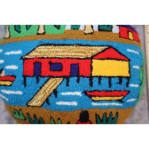 Venezuela Pillows Pair of Southwestern Aztec Indian Round Throw Pillows - Picture 16 of 22