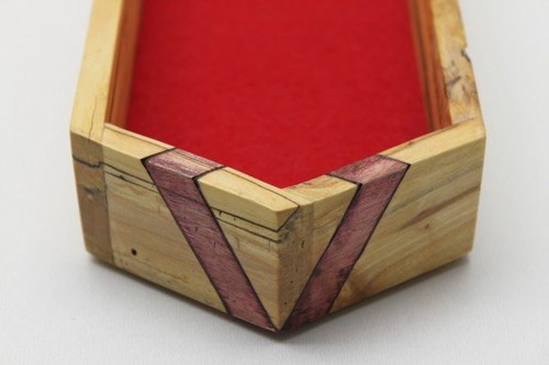 Handmade Spalted Maple Crystal Shaped Dice Tray with Purple Dice Set - 第 2/12 張圖片