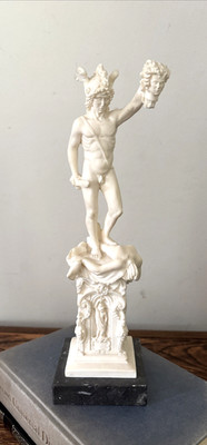 Vintage kleine Marmor Statue des Perseus mit Kopf der Gorgone Medusa