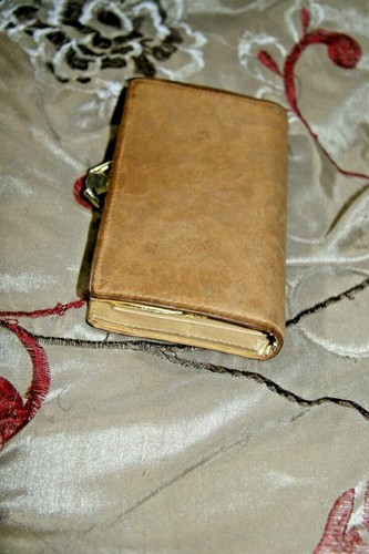 Vintage Centra Coin Wallet 5 1/2 x 3 1/4" Kiss Lock and snaps Beige - Picture 4 of 6
