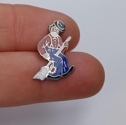 Vintage Enamel Pin Rodeo Clown With Broom Novelty Pin Made In Taiwan - Picture 16 of 16