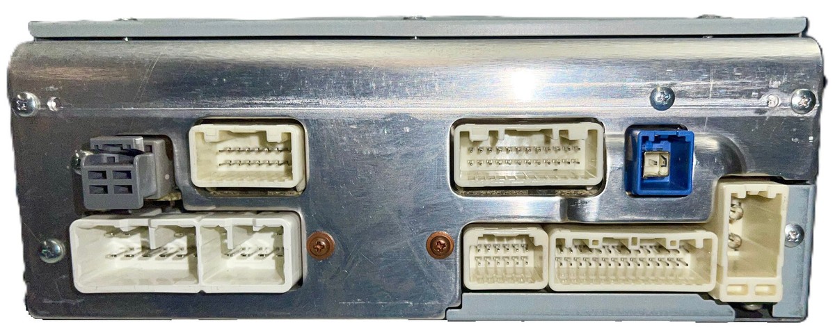 86140-35010 P10121 10-13 Toyota 4Runner AM FM CD Touch Bluetooth