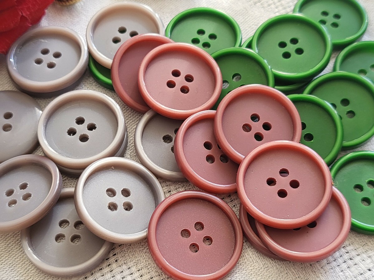 Lot De 18 Boutons Vintage Roses Panachés - Taille 1,2 à 2,2 Cm - Réf. 3462 - Occasion