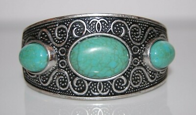 ELEGANT SOUTHWESTERN STYLE GREEN STONES SILVER TONED METAL CLAMPER CUFF BRACELET