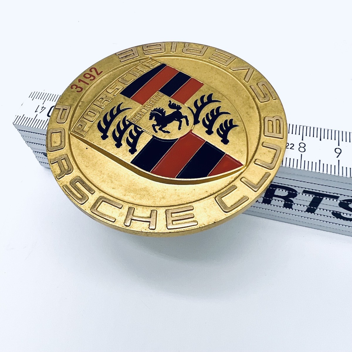 Pin's / Bouton Vintage émaillé Porsche Club Suède - Automobile - Occasion