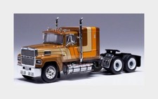 1:64 IXO Ford Usa Ltl 900 Tractor Truck 3-Assi 1978 Brown Met 64TR011B MMC