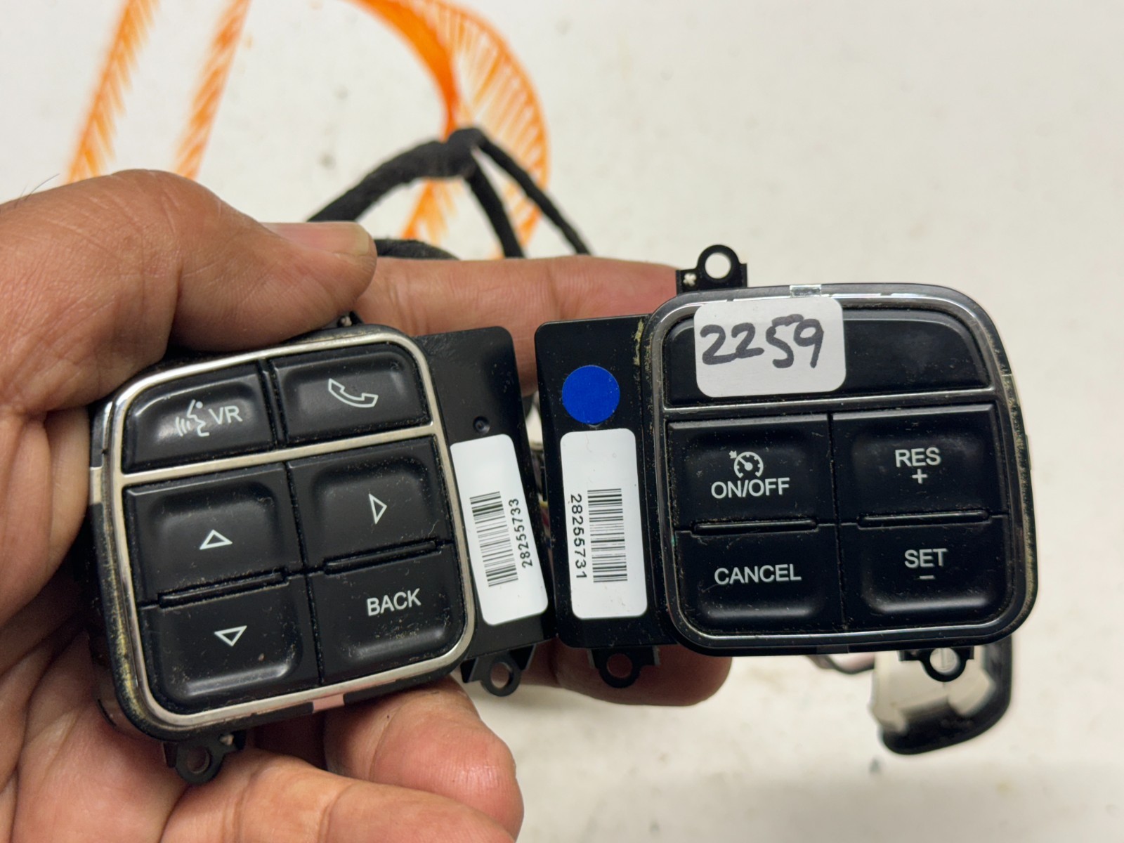 2011-2014 JEEP GRAND CHEROKEE STEERING WHEEL AUDIO & CRUISE CONTROL SWITCH OEM