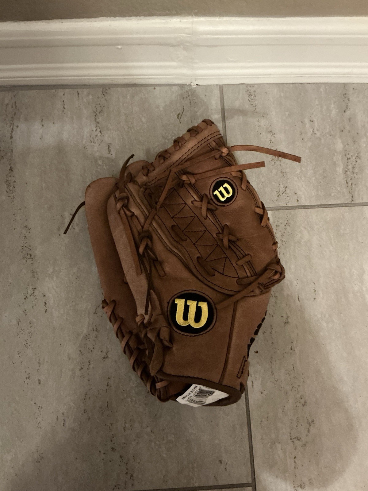- Wilson Baseball Glove A800 Left Hand Throw