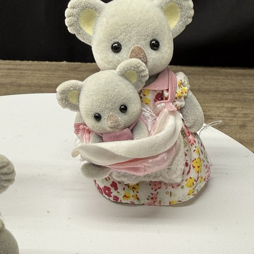 Sylvanian Families Calico Critters Outback Grey Koala Fam Mom Dad Baby & Sister - Picture 4 of 8