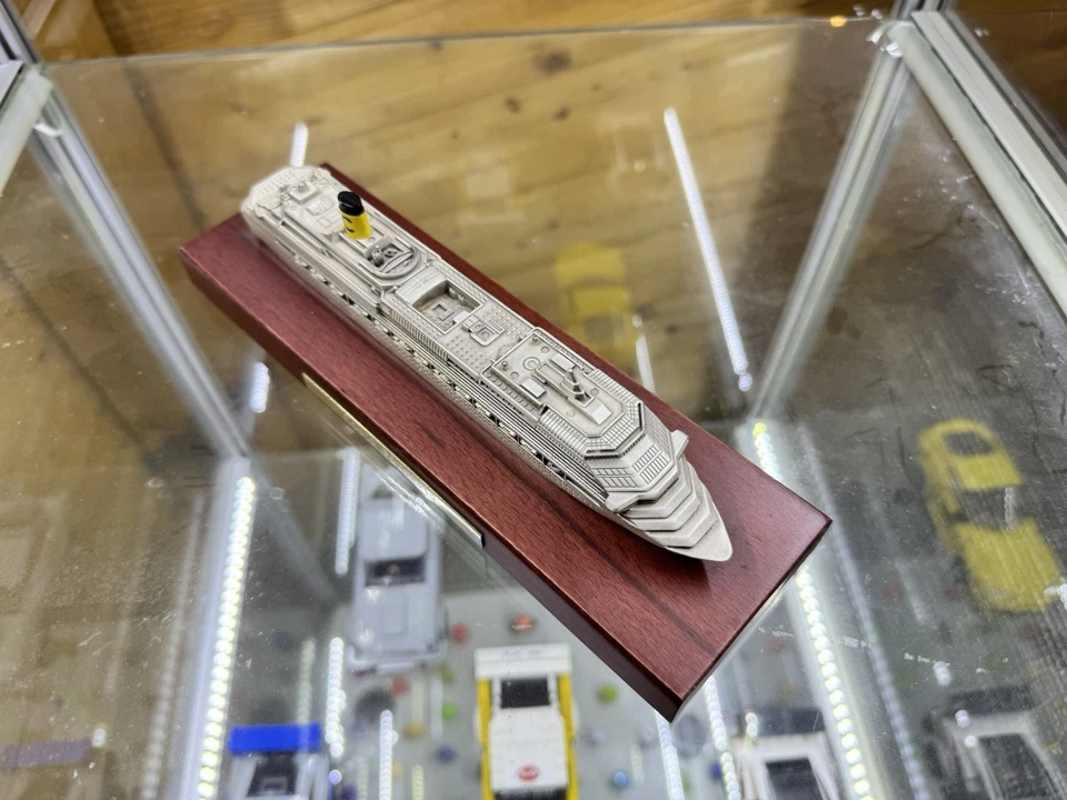 Costa Favolosa Kreuzfahrtschiff Metallmodell Mit Holz-Sockel - Bild 2 von 4