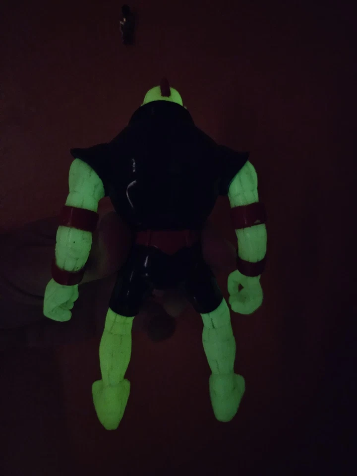 Captain Planet Duke NUKEM 夜光可动人偶 1991 年老虎电子  — 第 3/4 张图片