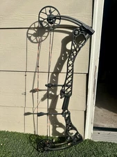 Mathews No Cam HTR Compound Bow, RH Black 27" / 70lb