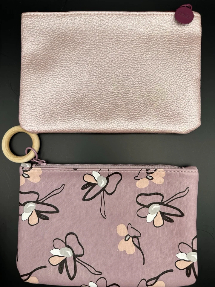 IPSY Glam Bags Juego de 2 - Lavanda con Flores Abstractas y Rosa Metalizado Foto 3 de 4
