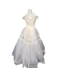 VTG 1950s Ivory lace Cap Sleeve Gown Tulle Full skirt XS Wedding Dress and VEIL