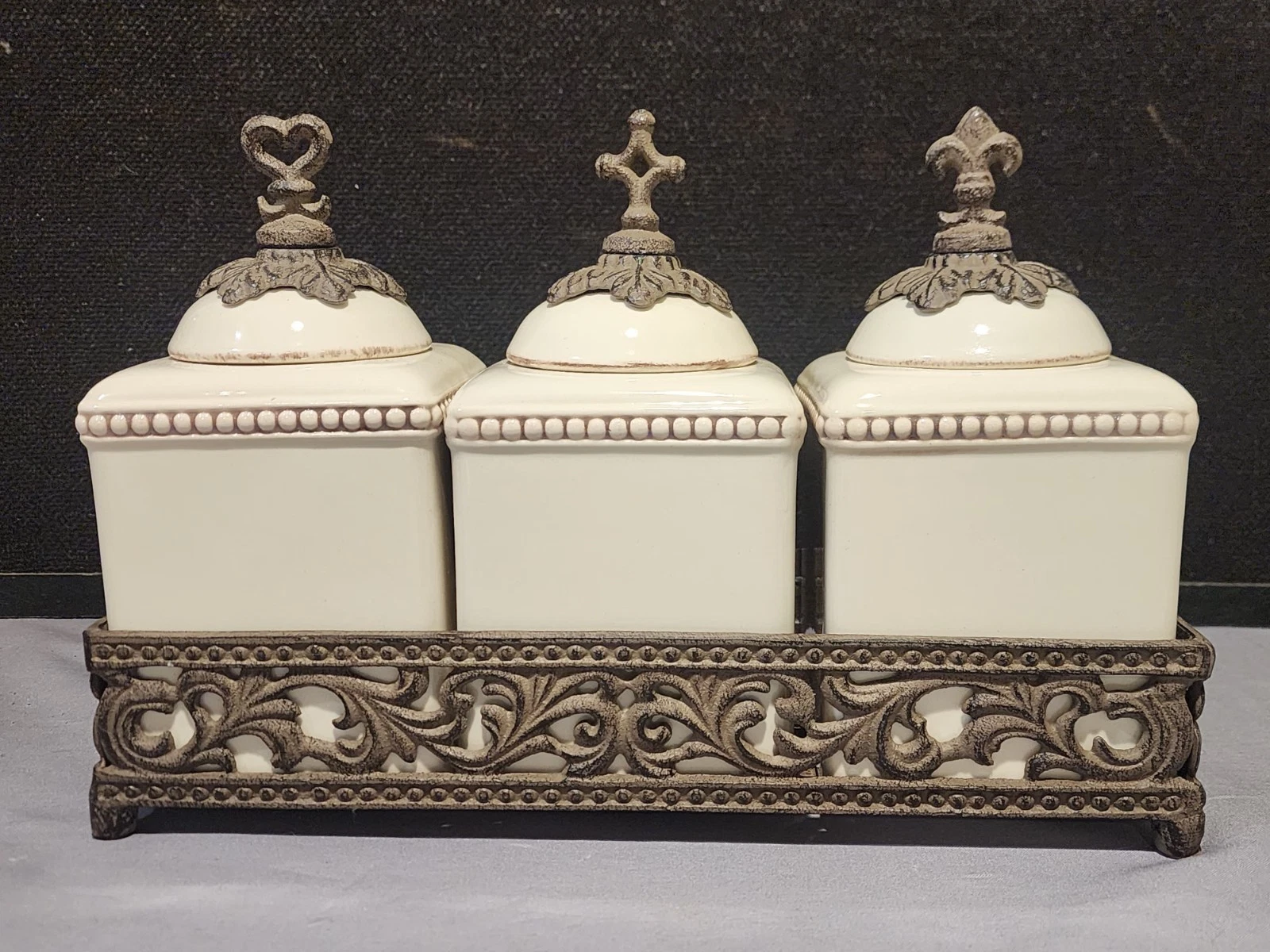 NEW-GRACIOUS GOODS GG Faith Hope Love Canister Set Cream Metal Holder Acanthus
Opens in a new window