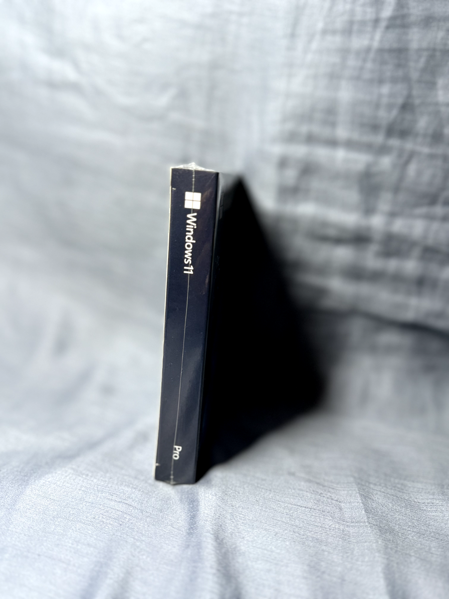 Microsoft Windows 11 Pro 64-Bit USB Flash Drive (HAV-00162) for