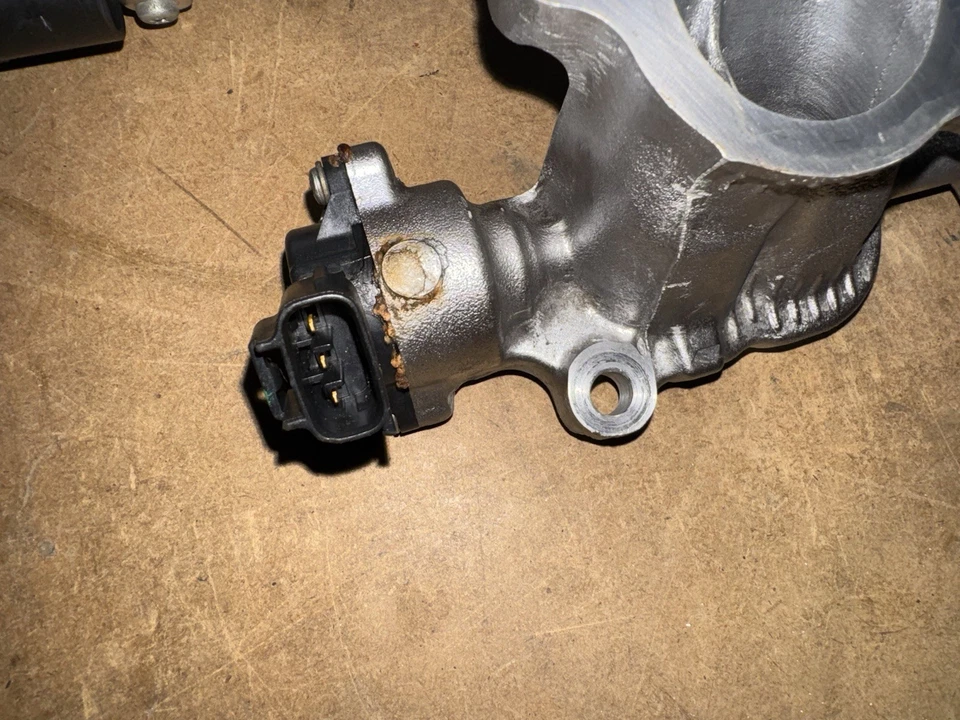 Lower Intake Manifold With Intake Runner Control For 2015 Lexus GS300 - Image 4 of 4