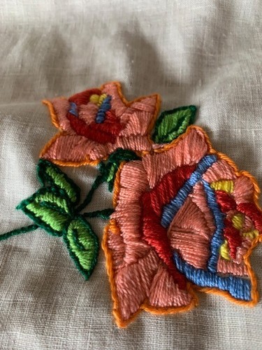 Bordado flores artesanales coloridas iniciales Un belén producto de servillet... - Imagen 21 de 24