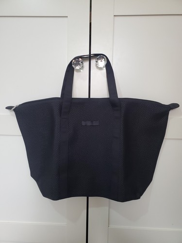 EMPORIO ARMANI PARFUMS Womens Tote Bag/ WEEKEND/HOLDALL BLACK with dust bag. - Picture 3 of 5