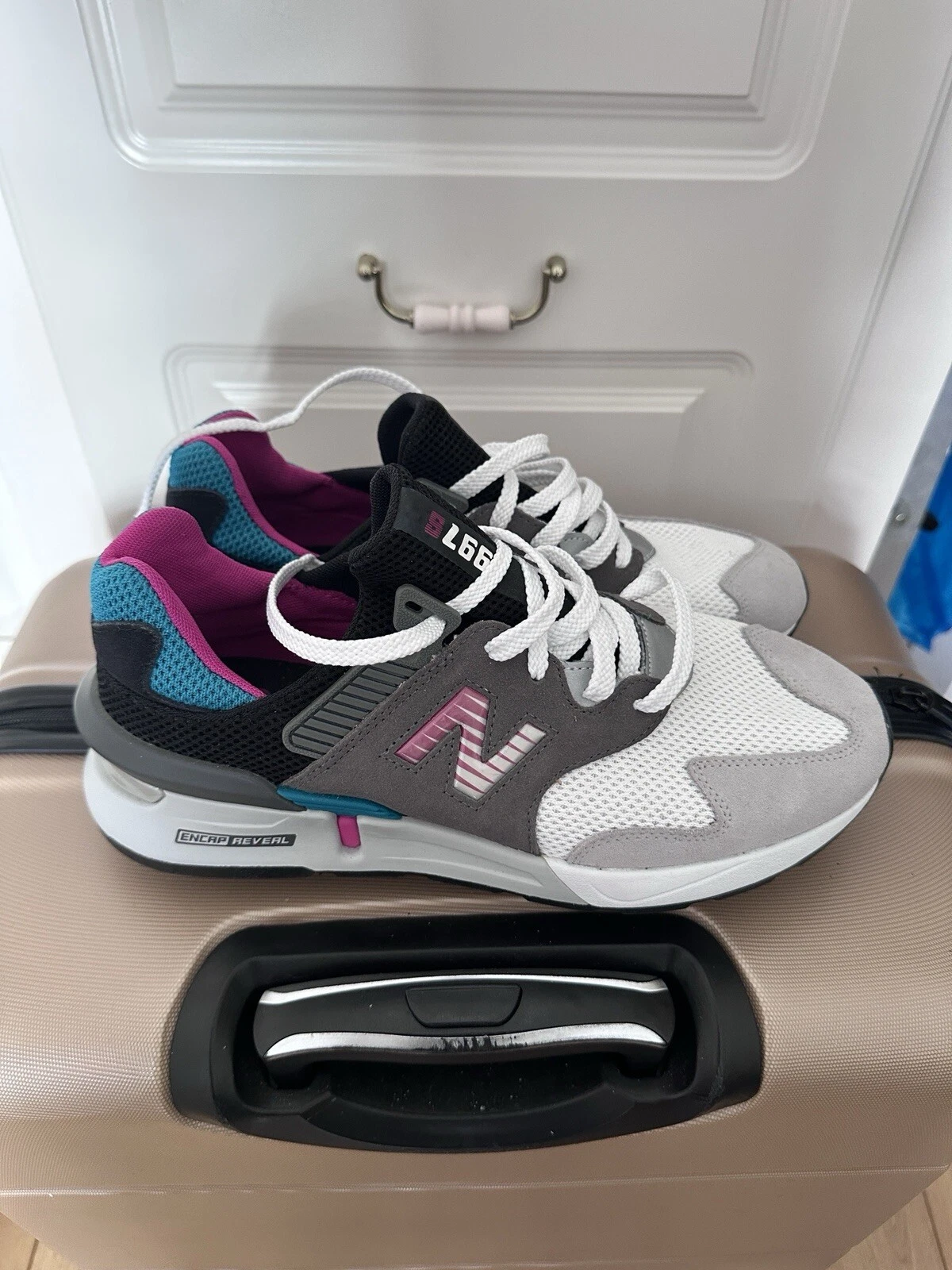 Assorbitore New Balance NB997S. Nuovissimo. Bianco Nero Rosa. UK9 EU43 US9.5. AFFARE!